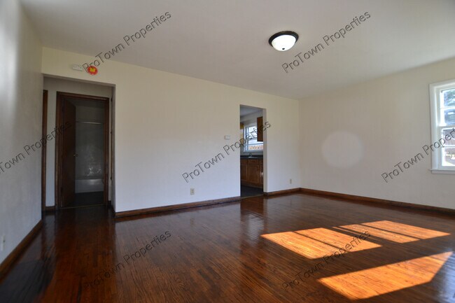 Foto del edificio - 521 Elmwood Ave