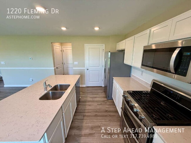 Building Photo - 1220 Fleming Dr