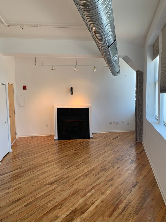 Primary Photo - 2107 Grand Blvd