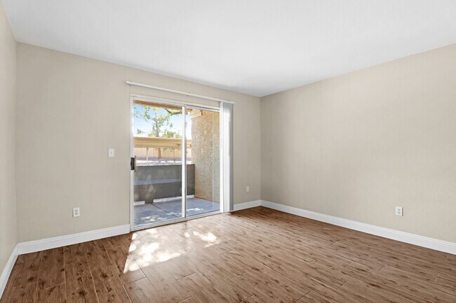 Foto del edificio - SE!!! Gated!! 1 Bedroom 1st Floor!! One Car Garage!!! Community Pool, Spa, Clubhouse!!! All tile ...