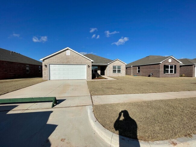 Foto del edificio - *Tax Relief Special!* Three Bedroom | Two ...