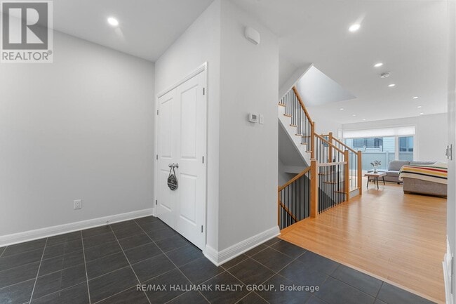 Building Photo - 324 Lysander Pl