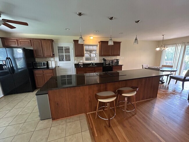 Foto del edificio - 1937 Woodford Rd