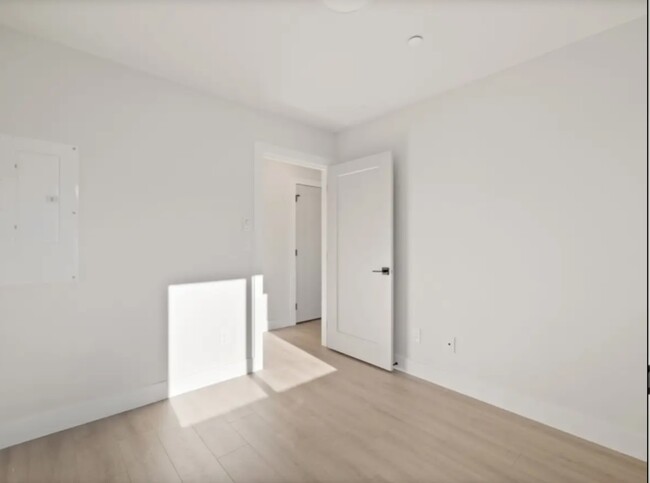 Photo du bâtiment - 528 56th Av E
