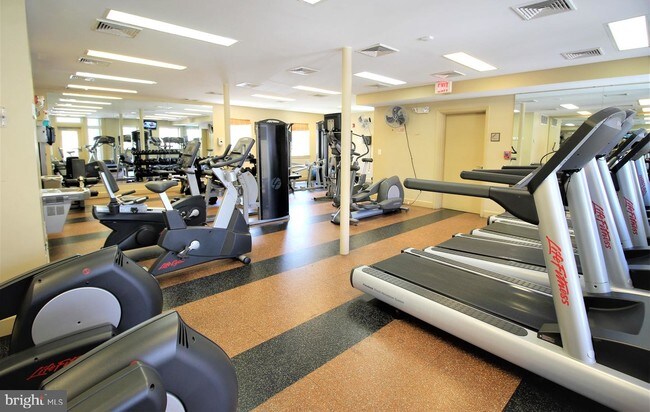 Foto del edificio - 4171 S Four Mile Run Dr
