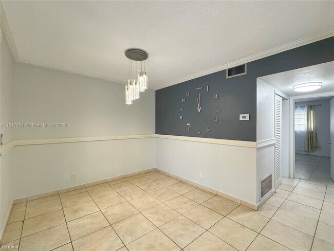 Foto del edificio - 2 br, 2 bath House - 1943 Monroe St Apt 210D