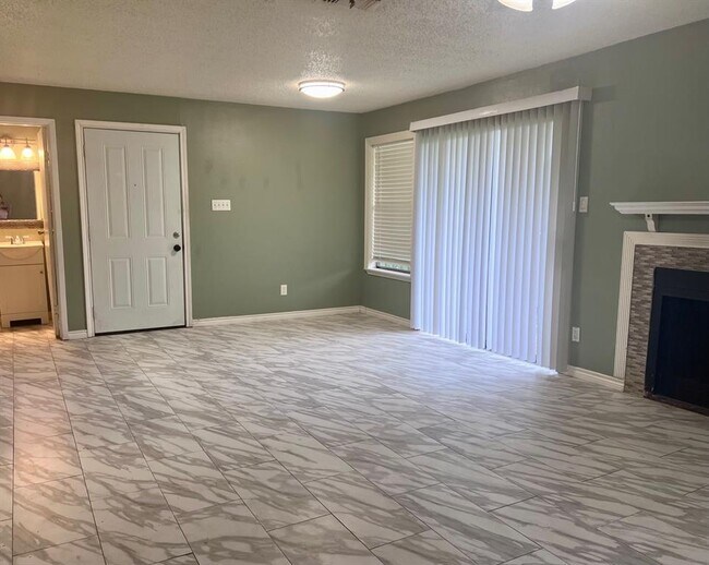 Building Photo - 418 Garland Dr