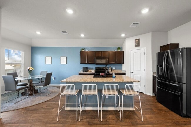 Foto del edificio - 15108 Siberian Elm Ln