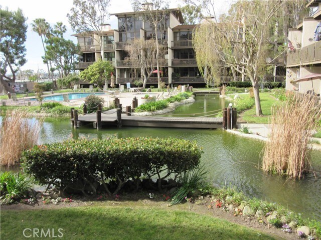 Building Photo - 7107 Marina Pacifica Dr S