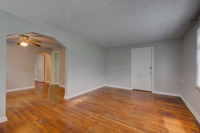 Foto del edificio - 703 St Joseph Ln