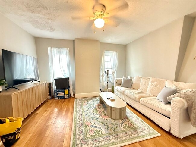 Building Photo - 373 K St