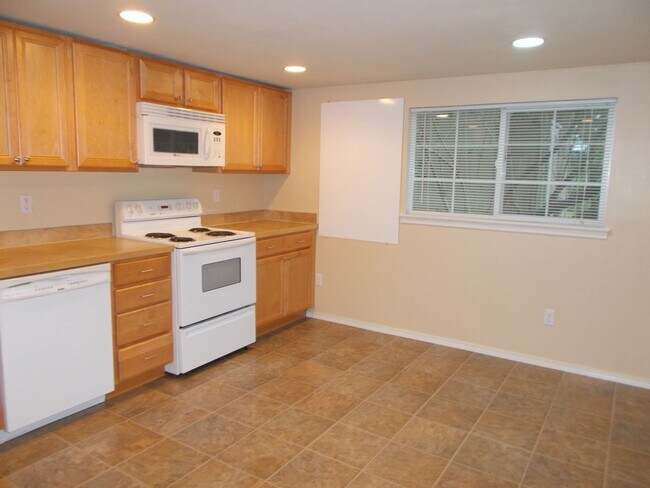 Foto del edificio - Charming Kenmore Cottage Three Blocks from Lake Washington