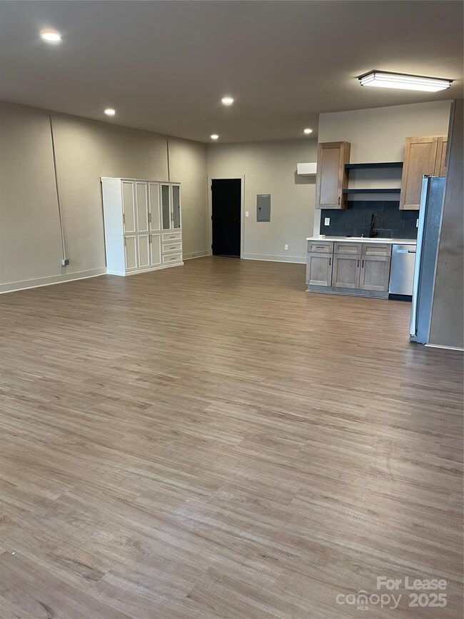 Foto del edificio - 233 W Main St