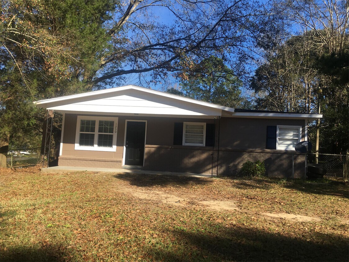 Building Photo - 1250 Barker Dr W