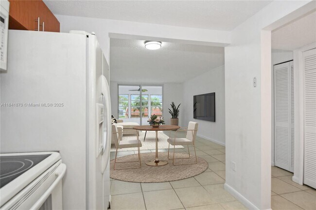 Foto del edificio - 6650 Royal Palm Blvd