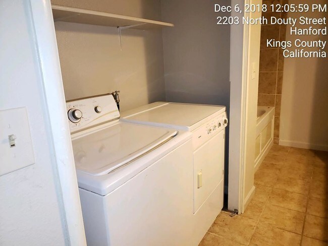 Building Photo - 2201 N Douty