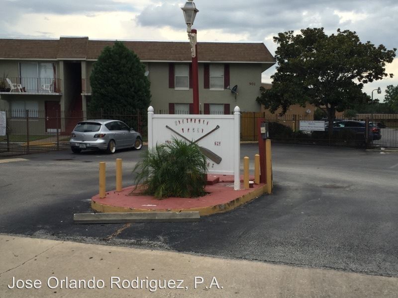 Primary Photo - 935 W Oak Ridge Rd