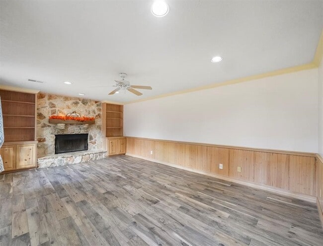 Foto del edificio - 2111 Diane St