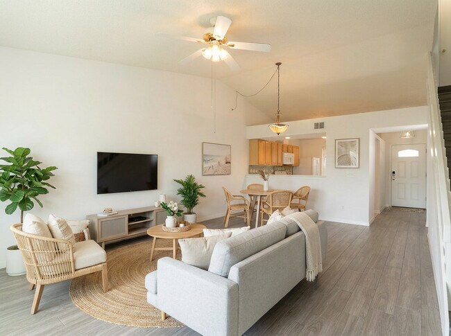 Foto del edificio - 756 Aquatic Dr