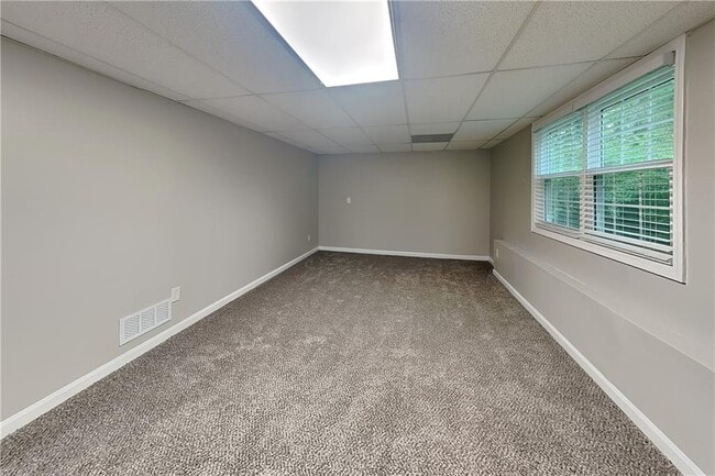 Building Photo - 142 Hartwood Dr
