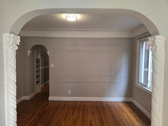 Building Photo - 1096 Beaconsfield Ave