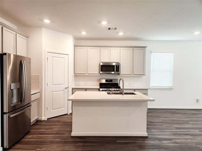 Building Photo - 7230 Greenbriar Bnd Ct
