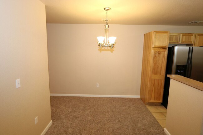 Foto del edificio - Spacious Top-Floor Condo in Las Casas at Broadmoor Bluffs | 2 Bed / 2 Bath + Garage, Very close t...