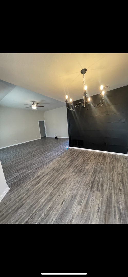 Building Photo - $400 OFF THE FIRST FULL RENT IF YOU ARE RE...