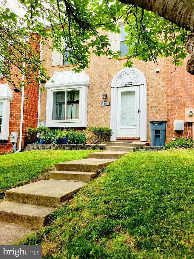 Building Photo - 19 Island Run Ct