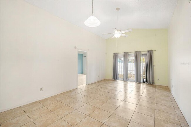 Foto del edificio - 12715 Trowbridge Ln