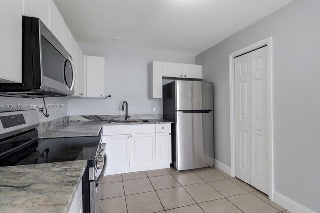 Building Photo - 2401 Xelda Ave N