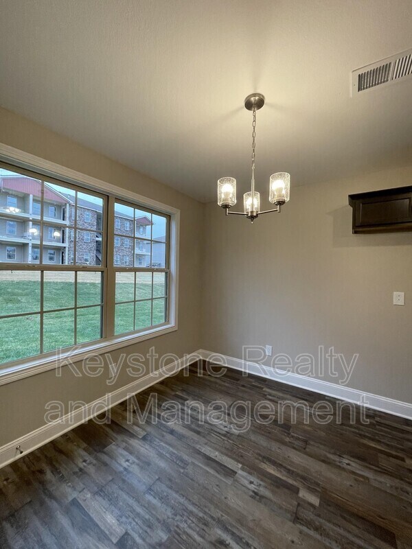 Foto del edificio - 812 Lillian Grace Dr