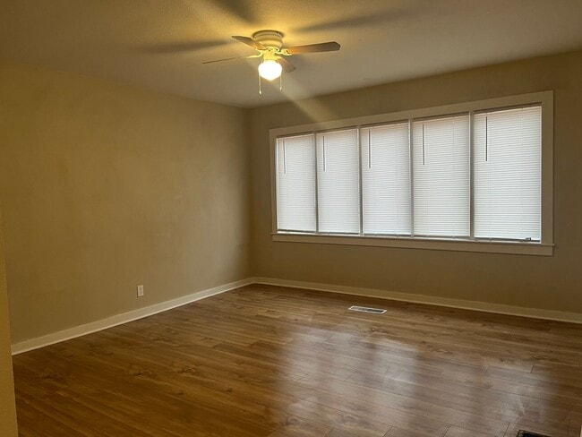 Building Photo - 1717 SW Lane St