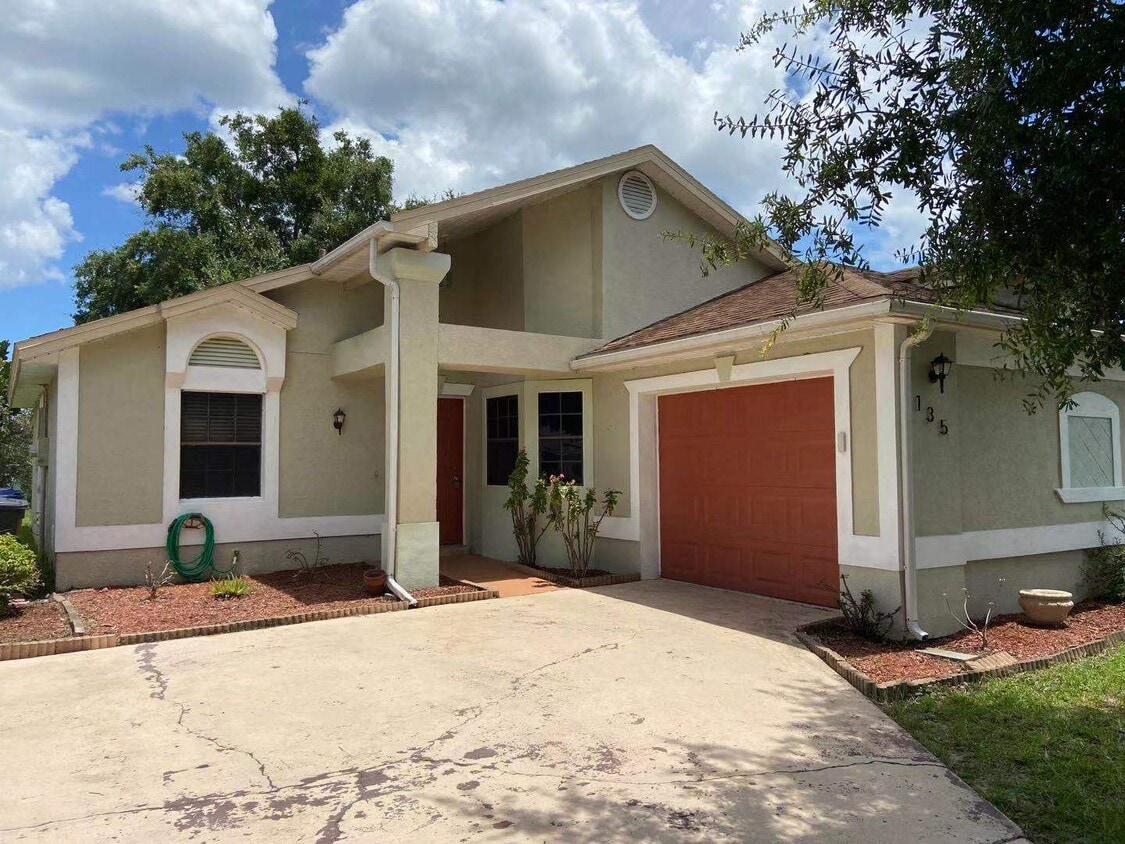 Foto principal - 135 Coralwood Cir