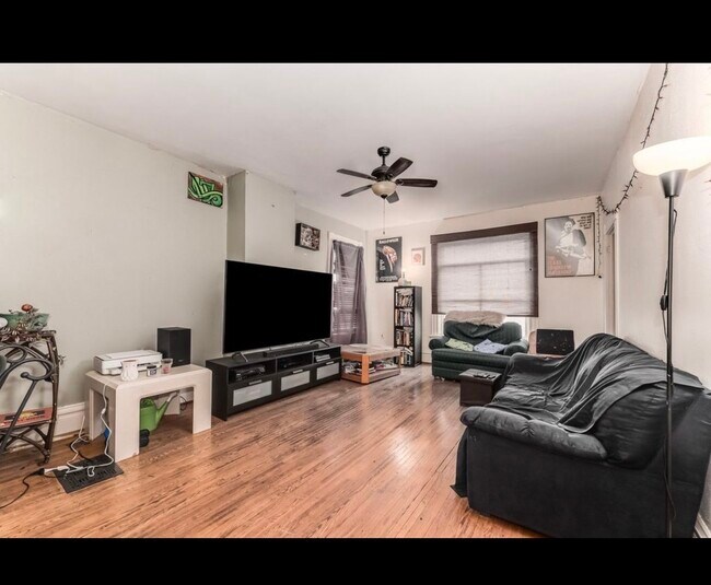 Living room - 229 W Downer Pl