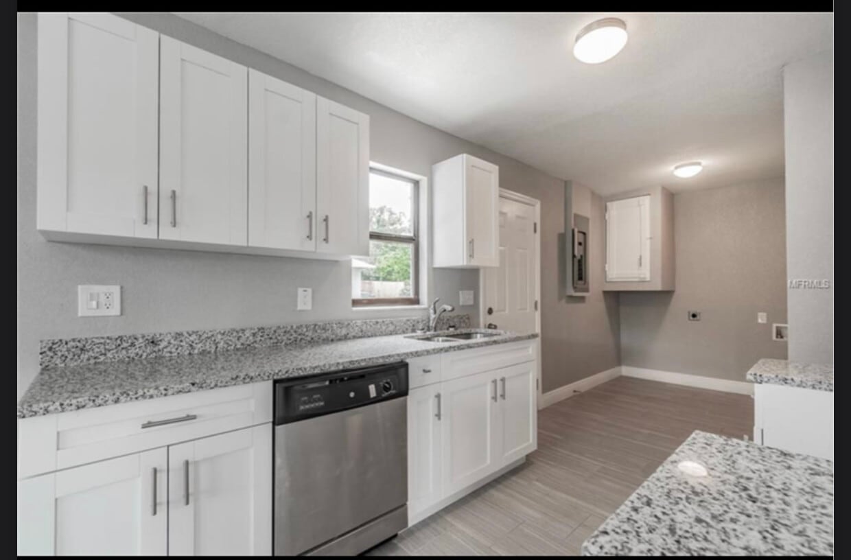 Primary Photo - 707 S Castle Ct