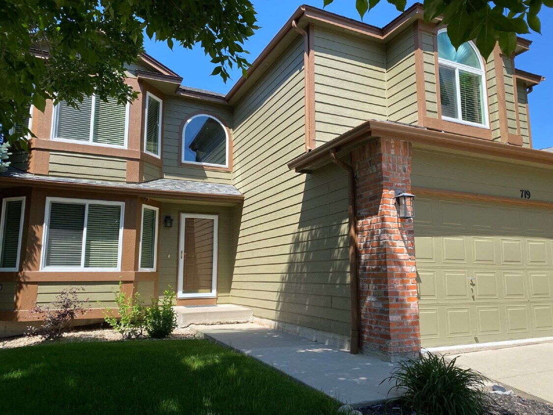 Primary Photo - Highlands Ranch Home Available Now!