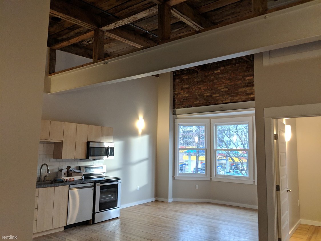 Primary Photo - 112 W Green St