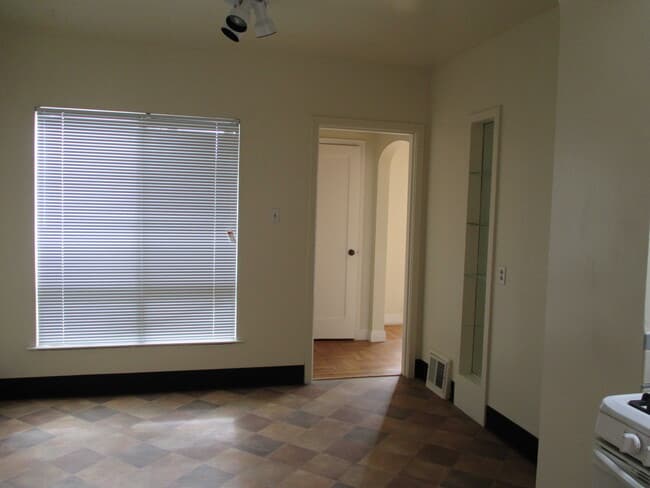 Building Photo - 3434 Taraval St