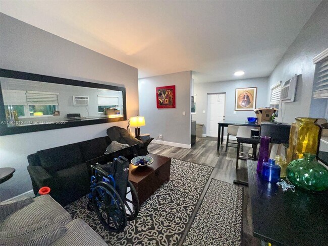 Foto del edificio - 513 SW 14th Ct