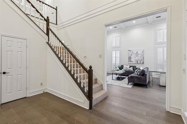 Foto del edificio - 3921 Woodlawn Ln