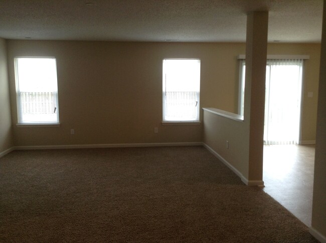 Building Photo - 8039 Red Barn Ct