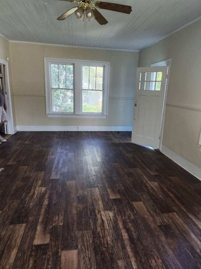 Building Photo - 3 Bedroom 1 bath - Unfurnished Bennettsvil...