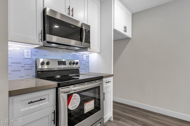Foto del edificio - 7625 E Camelback Rd