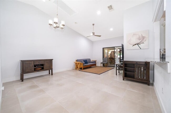 Building Photo - 200 Egret Ct