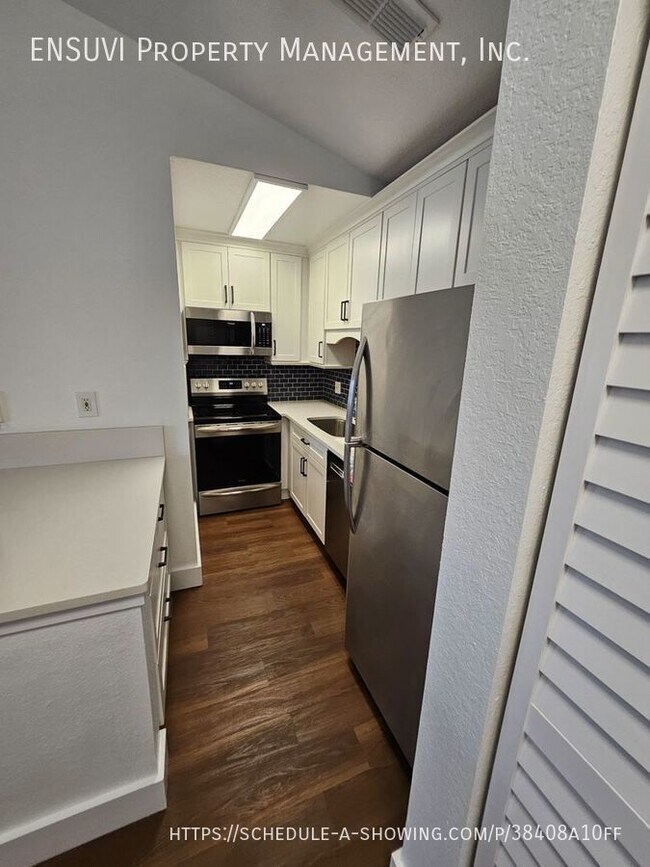 Foto del edificio - 9588 Lake Chase Island Way