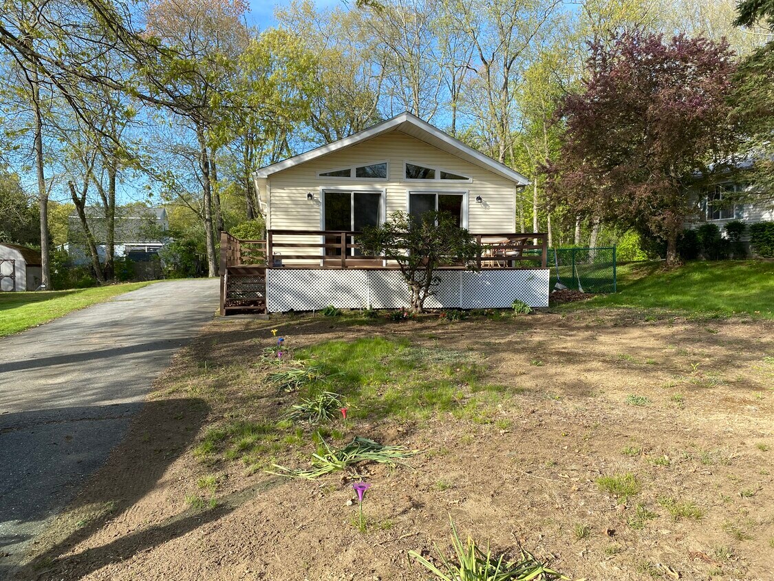 Primary Photo - 16 Chicory Ct