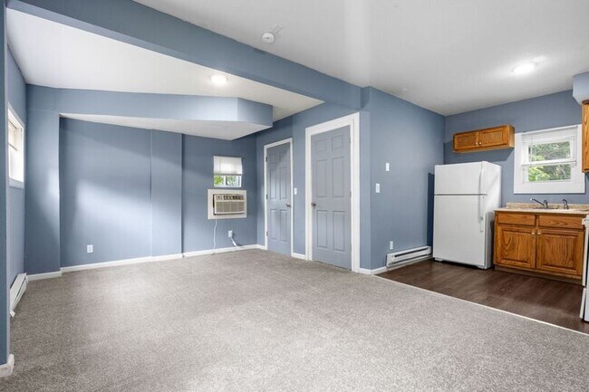 Building Photo - 4114 NE 43rd Terrace