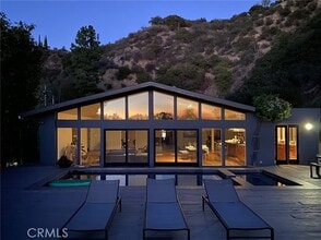 Building Photo - 2420 Bowmont Dr