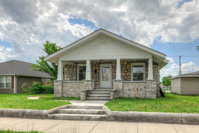Building Photo - 2218 S Harlem Ave
